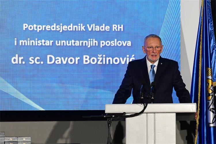 Slika /Vijesti/2023/Rujan/29 rujna/Ministar Božinović Dan policije.jpg